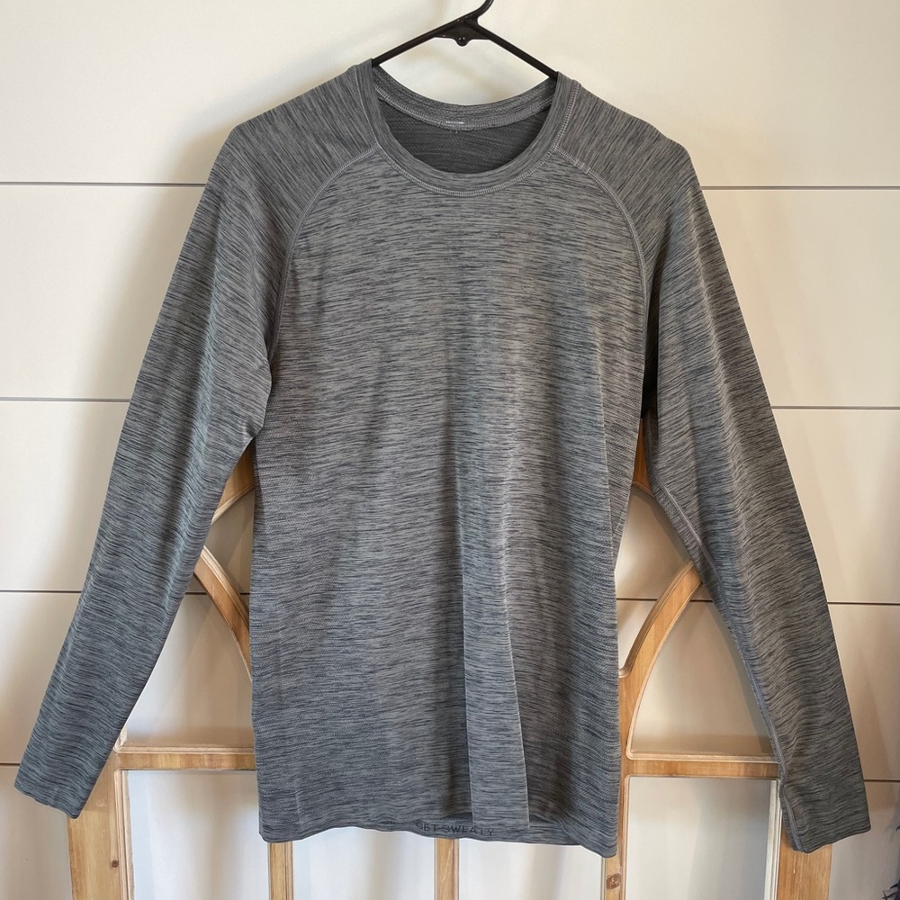Men’s Lululemon Metal vent tech long sleeve small.